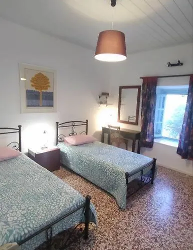 Chrisi's And Jasmin's House بيت للعطل *